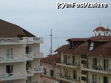 [P12x] In departare se vede marea care incearca sa se strecoare printre constructiile foarte dese si inalte. In dreapta se poate vedea turla bisericii din Paralia care se afla foarte     
aproape de plaja. » foto by bogdan
 - 
<span class="allrVoted glyphicon glyphicon-heart hidden" id="av35038"></span>
<a class="m-l-10 hidden" id="sv35038" onclick="voting_Foto_DelVot(,35038,1774)" role="button">șterge vot <span class="glyphicon glyphicon-remove"></span></a>
<a id="v935038" class=" c-red"  onclick="voting_Foto_SetVot(35038)" role="button"><span class="glyphicon glyphicon-heart-empty"></span> <b>LIKE</b> = Votează poza</a> <img class="hidden"  id="f35038W9" src="/imagini/loader.gif" border="0" /><span class="AjErrMes hidden" id="e35038ErM"></span>