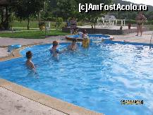 [P15] joaca in piscina la katerina maria » foto by adi n
 - 
<span class="allrVoted glyphicon glyphicon-heart hidden" id="av87185"></span>
<a class="m-l-10 hidden" id="sv87185" onclick="voting_Foto_DelVot(,87185,2758)" role="button">șterge vot <span class="glyphicon glyphicon-remove"></span></a>
<a id="v987185" class=" c-red"  onclick="voting_Foto_SetVot(87185)" role="button"><span class="glyphicon glyphicon-heart-empty"></span> <b>LIKE</b> = Votează poza</a> <img class="hidden"  id="f87185W9" src="/imagini/loader.gif" border="0" /><span class="AjErrMes hidden" id="e87185ErM"></span>