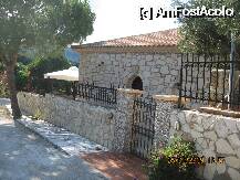 [P38] Artemis Pansion - stone villa » foto by sebirapid
 - 
<span class="allrVoted glyphicon glyphicon-heart hidden" id="av12066"></span>
<a class="m-l-10 hidden" id="sv12066" onclick="voting_Foto_DelVot(,12066,2903)" role="button">șterge vot <span class="glyphicon glyphicon-remove"></span></a>
<a id="v912066" class=" c-red"  onclick="voting_Foto_SetVot(12066)" role="button"><span class="glyphicon glyphicon-heart-empty"></span> <b>LIKE</b> = Votează poza</a> <img class="hidden"  id="f12066W9" src="/imagini/loader.gif" border="0" /><span class="AjErrMes hidden" id="e12066ErM"></span>