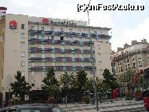 [P02] Hotelul Ibis - intrarea, cu aranjamente florale si cateva bancute » foto by ancabanu
 - 
<span class="allrVoted glyphicon glyphicon-heart hidden" id="av26874"></span>
<a class="m-l-10 hidden" id="sv26874" onclick="voting_Foto_DelVot(,26874,3851)" role="button">șterge vot <span class="glyphicon glyphicon-remove"></span></a>
<a id="v926874" class=" c-red"  onclick="voting_Foto_SetVot(26874)" role="button"><span class="glyphicon glyphicon-heart-empty"></span> <b>LIKE</b> = Votează poza</a> <img class="hidden"  id="f26874W9" src="/imagini/loader.gif" border="0" /><span class="AjErrMes hidden" id="e26874ErM"></span>