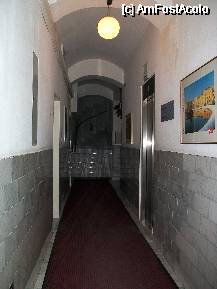 [P11] scarile ce urca inspre camere, in dreapta - usa argintie este intrarea in lift » foto by adrianag*
 - 
<span class="allrVoted glyphicon glyphicon-heart hidden" id="av74978"></span>
<a class="m-l-10 hidden" id="sv74978" onclick="voting_Foto_DelVot(,74978,3900)" role="button">șterge vot <span class="glyphicon glyphicon-remove"></span></a>
<a id="v974978" class=" c-red"  onclick="voting_Foto_SetVot(74978)" role="button"><span class="glyphicon glyphicon-heart-empty"></span> <b>LIKE</b> = Votează poza</a> <img class="hidden"  id="f74978W9" src="/imagini/loader.gif" border="0" /><span class="AjErrMes hidden" id="e74978ErM"></span>