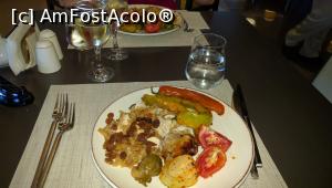 [P04] Restaurant principal » foto by lilian_marius
 - 
<span class="allrVoted glyphicon glyphicon-heart hidden" id="av759750"></span>
<a class="m-l-10 hidden" id="sv759750" onclick="voting_Foto_DelVot(,759750,10)" role="button">șterge vot <span class="glyphicon glyphicon-remove"></span></a>
<a id="v9759750" class=" c-red"  onclick="voting_Foto_SetVot(759750)" role="button"><span class="glyphicon glyphicon-heart-empty"></span> <b>LIKE</b> = Votează poza</a> <img class="hidden"  id="f759750W9" src="/imagini/loader.gif" border="0" /><span class="AjErrMes hidden" id="e759750ErM"></span>