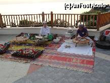 [P24] doamnele se mutasera prima oara sus, dar in rest aveau cortul lor in zona parcului cu echipamente de fitness, deasupra barului de la plaja. » foto by Suffisant
 - 
<span class="allrVoted glyphicon glyphicon-heart hidden" id="av220836"></span>
<a class="m-l-10 hidden" id="sv220836" onclick="voting_Foto_DelVot(,220836,215)" role="button">șterge vot <span class="glyphicon glyphicon-remove"></span></a>
<a id="v9220836" class=" c-red"  onclick="voting_Foto_SetVot(220836)" role="button"><span class="glyphicon glyphicon-heart-empty"></span> <b>LIKE</b> = Votează poza</a> <img class="hidden"  id="f220836W9" src="/imagini/loader.gif" border="0" /><span class="AjErrMes hidden" id="e220836ErM"></span>
