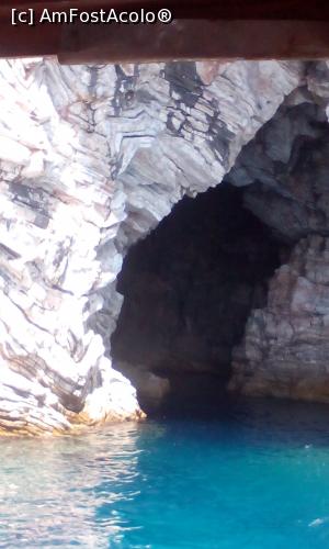 [P21] Phosphorus Cave văzută de pe vaporaș » foto by Klaudyia
 - 
<span class="allrVoted glyphicon glyphicon-heart hidden" id="av819511"></span>
<a class="m-l-10 hidden" id="sv819511" onclick="voting_Foto_DelVot(,819511,304)" role="button">șterge vot <span class="glyphicon glyphicon-remove"></span></a>
<a id="v9819511" class=" c-red"  onclick="voting_Foto_SetVot(819511)" role="button"><span class="glyphicon glyphicon-heart-empty"></span> <b>LIKE</b> = Votează poza</a> <img class="hidden"  id="f819511W9" src="/imagini/loader.gif" border="0" /><span class="AjErrMes hidden" id="e819511ErM"></span>