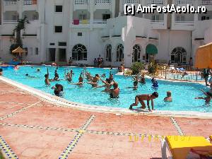 [P16] Sport şi sănătate la piscina hotelului Houria Palace. Animatorii îşi făceau treaba cu succes.  » foto by bose
 - 
<span class="allrVoted glyphicon glyphicon-heart hidden" id="av345028"></span>
<a class="m-l-10 hidden" id="sv345028" onclick="voting_Foto_DelVot(,345028,316)" role="button">șterge vot <span class="glyphicon glyphicon-remove"></span></a>
<a id="v9345028" class=" c-red"  onclick="voting_Foto_SetVot(345028)" role="button"><span class="glyphicon glyphicon-heart-empty"></span> <b>LIKE</b> = Votează poza</a> <img class="hidden"  id="f345028W9" src="/imagini/loader.gif" border="0" /><span class="AjErrMes hidden" id="e345028ErM"></span>