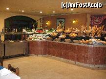 [P11] O parte din imensul restaurant. Aici doar sortimentele de pîine. » foto by Maditu16
 - 
<span class="allrVoted glyphicon glyphicon-heart hidden" id="av212500"></span>
<a class="m-l-10 hidden" id="sv212500" onclick="voting_Foto_DelVot(,212500,36)" role="button">șterge vot <span class="glyphicon glyphicon-remove"></span></a>
<a id="v9212500" class=" c-red"  onclick="voting_Foto_SetVot(212500)" role="button"><span class="glyphicon glyphicon-heart-empty"></span> <b>LIKE</b> = Votează poza</a> <img class="hidden"  id="f212500W9" src="/imagini/loader.gif" border="0" /><span class="AjErrMes hidden" id="e212500ErM"></span>