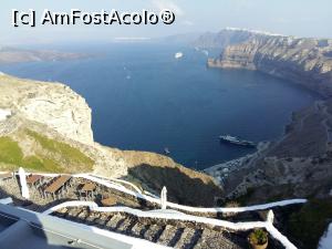 [P02] Pe coasta opusa, cladirile albe sunt de la hotelul unde am stat, Volcano View. Jos, e portul Athinios » foto by ioana74
 - 
<span class="allrVoted glyphicon glyphicon-heart hidden" id="av1058464"></span>
<a class="m-l-10 hidden" id="sv1058464" onclick="voting_Foto_DelVot(,1058464,363)" role="button">șterge vot <span class="glyphicon glyphicon-remove"></span></a>
<a id="v91058464" class=" c-red"  onclick="voting_Foto_SetVot(1058464)" role="button"><span class="glyphicon glyphicon-heart-empty"></span> <b>LIKE</b> = Votează poza</a> <img class="hidden"  id="f1058464W9" src="/imagini/loader.gif" border="0" /><span class="AjErrMes hidden" id="e1058464ErM"></span>