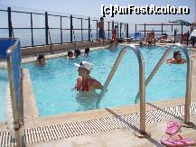 [P02] Piscina de la ultimul etaj al hotelului. Aici sezlongrurile sunt gratis, iar barul de zi este foarte aproape. » foto by tonny
 - 
<span class="allrVoted glyphicon glyphicon-heart hidden" id="av79616"></span>
<a class="m-l-10 hidden" id="sv79616" onclick="voting_Foto_DelVot(,79616,370)" role="button">șterge vot <span class="glyphicon glyphicon-remove"></span></a>
<a id="v979616" class=" c-red"  onclick="voting_Foto_SetVot(79616)" role="button"><span class="glyphicon glyphicon-heart-empty"></span> <b>LIKE</b> = Votează poza</a> <img class="hidden"  id="f79616W9" src="/imagini/loader.gif" border="0" /><span class="AjErrMes hidden" id="e79616ErM"></span>