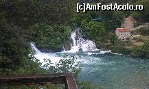 [P05] Cascada Skradinski buk, văzută de pe unul din punctele de belvedere ale traseului. Parcul Krka, Sibenik, Croaţia. » foto by traian.leuca †
 - 
<span class="allrVoted glyphicon glyphicon-heart hidden" id="av464011"></span>
<a class="m-l-10 hidden" id="sv464011" onclick="voting_Foto_DelVot(,464011,413)" role="button">șterge vot <span class="glyphicon glyphicon-remove"></span></a>
<a id="v9464011" class=" c-red"  onclick="voting_Foto_SetVot(464011)" role="button"><span class="glyphicon glyphicon-heart-empty"></span> <b>LIKE</b> = Votează poza</a> <img class="hidden"  id="f464011W9" src="/imagini/loader.gif" border="0" /><span class="AjErrMes hidden" id="e464011ErM"></span>