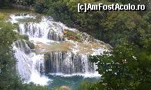 [P06] Cascada Skradinski Buk, văzută înainte de coborârea spre intrarea Skradin. Parcul Krka, Sibenik, Croaţia.  » foto by traian.leuca †
 - 
<span class="allrVoted glyphicon glyphicon-heart hidden" id="av464015"></span>
<a class="m-l-10 hidden" id="sv464015" onclick="voting_Foto_DelVot(,464015,413)" role="button">șterge vot <span class="glyphicon glyphicon-remove"></span></a>
<a id="v9464015" class=" c-red"  onclick="voting_Foto_SetVot(464015)" role="button"><span class="glyphicon glyphicon-heart-empty"></span> <b>LIKE</b> = Votează poza</a> <img class="hidden"  id="f464015W9" src="/imagini/loader.gif" border="0" /><span class="AjErrMes hidden" id="e464015ErM"></span>