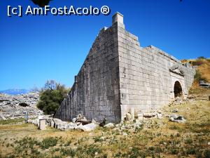 [P31] Situl orașului sfânt Letoon - parte din teatrul antic, se vede porticul prin care se intră (parados)  » foto by crismis
 - 
<span class="allrVoted glyphicon glyphicon-heart hidden" id="av1117886"></span>
<a class="m-l-10 hidden" id="sv1117886" onclick="voting_Foto_DelVot(,1117886,426)" role="button">șterge vot <span class="glyphicon glyphicon-remove"></span></a>
<a id="v91117886" class=" c-red"  onclick="voting_Foto_SetVot(1117886)" role="button"><span class="glyphicon glyphicon-heart-empty"></span> <b>LIKE</b> = Votează poza</a> <img class="hidden"  id="f1117886W9" src="/imagini/loader.gif" border="0" /><span class="AjErrMes hidden" id="e1117886ErM"></span>