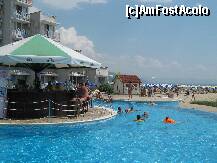 [P02] Piscina pentru adulti cu barul de zi din mijlocul piscinei » foto by lacramioara r
 - 
<span class="allrVoted glyphicon glyphicon-heart hidden" id="av193571"></span>
<a class="m-l-10 hidden" id="sv193571" onclick="voting_Foto_DelVot(,193571,453)" role="button">șterge vot <span class="glyphicon glyphicon-remove"></span></a>
<a id="v9193571" class=" c-red"  onclick="voting_Foto_SetVot(193571)" role="button"><span class="glyphicon glyphicon-heart-empty"></span> <b>LIKE</b> = Votează poza</a> <img class="hidden"  id="f193571W9" src="/imagini/loader.gif" border="0" /><span class="AjErrMes hidden" id="e193571ErM"></span>