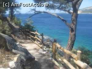 [P27] Atentie, langa plaja din Aliki, langa terasa 'Beautiful Alice', se deschide acest drumeag. El va va conduce la Capul Aliki. Nu-l ratati!  » foto by dorgo
 - 
<span class="allrVoted glyphicon glyphicon-heart hidden" id="av773880"></span>
<a class="m-l-10 hidden" id="sv773880" onclick="voting_Foto_DelVot(,773880,460)" role="button">șterge vot <span class="glyphicon glyphicon-remove"></span></a>
<a id="v9773880" class=" c-red"  onclick="voting_Foto_SetVot(773880)" role="button"><span class="glyphicon glyphicon-heart-empty"></span> <b>LIKE</b> = Votează poza</a> <img class="hidden"  id="f773880W9" src="/imagini/loader.gif" border="0" /><span class="AjErrMes hidden" id="e773880ErM"></span>