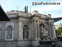 [P16] Viena - grup statuar din faţa Albertinei. » foto by Dragoș_MD
 - 
<span class="allrVoted glyphicon glyphicon-heart hidden" id="av222048"></span>
<a class="m-l-10 hidden" id="sv222048" onclick="voting_Foto_DelVot(,222048,461)" role="button">șterge vot <span class="glyphicon glyphicon-remove"></span></a>
<a id="v9222048" class=" c-red"  onclick="voting_Foto_SetVot(222048)" role="button"><span class="glyphicon glyphicon-heart-empty"></span> <b>LIKE</b> = Votează poza</a> <img class="hidden"  id="f222048W9" src="/imagini/loader.gif" border="0" /><span class="AjErrMes hidden" id="e222048ErM"></span>