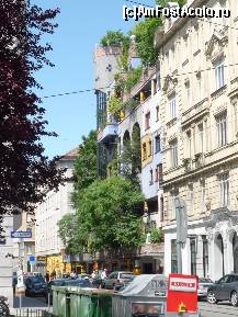 [P29] Viena - Hundertwasser-Krawina Haus. » foto by Dragoș_MD
 - 
<span class="allrVoted glyphicon glyphicon-heart hidden" id="av222063"></span>
<a class="m-l-10 hidden" id="sv222063" onclick="voting_Foto_DelVot(,222063,461)" role="button">șterge vot <span class="glyphicon glyphicon-remove"></span></a>
<a id="v9222063" class=" c-red"  onclick="voting_Foto_SetVot(222063)" role="button"><span class="glyphicon glyphicon-heart-empty"></span> <b>LIKE</b> = Votează poza</a> <img class="hidden"  id="f222063W9" src="/imagini/loader.gif" border="0" /><span class="AjErrMes hidden" id="e222063ErM"></span>