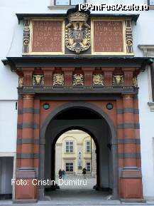 [P24] Poarta Elvetiana de la Palatul Hofburg, Viena » foto by cristinadumitru*
 - 
<span class="allrVoted glyphicon glyphicon-heart hidden" id="av21444"></span>
<a class="m-l-10 hidden" id="sv21444" onclick="voting_Foto_DelVot(,21444,461)" role="button">șterge vot <span class="glyphicon glyphicon-remove"></span></a>
<a id="v921444" class=" c-red"  onclick="voting_Foto_SetVot(21444)" role="button"><span class="glyphicon glyphicon-heart-empty"></span> <b>LIKE</b> = Votează poza</a> <img class="hidden"  id="f21444W9" src="/imagini/loader.gif" border="0" /><span class="AjErrMes hidden" id="e21444ErM"></span>