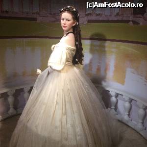 [P31] Viena - muzeul figurilor de ceara - Sissi » foto by mishu
 - 
<span class="allrVoted glyphicon glyphicon-heart hidden" id="av702529"></span>
<a class="m-l-10 hidden" id="sv702529" onclick="voting_Foto_DelVot(,702529,461)" role="button">șterge vot <span class="glyphicon glyphicon-remove"></span></a>
<a id="v9702529" class=" c-red"  onclick="voting_Foto_SetVot(702529)" role="button"><span class="glyphicon glyphicon-heart-empty"></span> <b>LIKE</b> = Votează poza</a> <img class="hidden"  id="f702529W9" src="/imagini/loader.gif" border="0" /><span class="AjErrMes hidden" id="e702529ErM"></span>