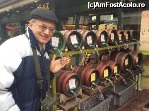 [P45] Viena - Naschmarkt - degustare de vinuri » foto by mishu
 - 
<span class="allrVoted glyphicon glyphicon-heart hidden" id="av702543"></span>
<a class="m-l-10 hidden" id="sv702543" onclick="voting_Foto_DelVot(,702543,461)" role="button">șterge vot <span class="glyphicon glyphicon-remove"></span></a>
<a id="v9702543" class=" c-red"  onclick="voting_Foto_SetVot(702543)" role="button"><span class="glyphicon glyphicon-heart-empty"></span> <b>LIKE</b> = Votează poza</a> <img class="hidden"  id="f702543W9" src="/imagini/loader.gif" border="0" /><span class="AjErrMes hidden" id="e702543ErM"></span>