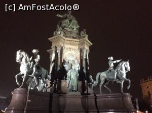 [P64] Viena seara - Statuia Mariei Tereza.  » foto by mishu
 - 
<span class="allrVoted glyphicon glyphicon-heart hidden" id="av815121"></span>
<a class="m-l-10 hidden" id="sv815121" onclick="voting_Foto_DelVot(,815121,461)" role="button">șterge vot <span class="glyphicon glyphicon-remove"></span></a>
<a id="v9815121" class=" c-red"  onclick="voting_Foto_SetVot(815121)" role="button"><span class="glyphicon glyphicon-heart-empty"></span> <b>LIKE</b> = Votează poza</a> <img class="hidden"  id="f815121W9" src="/imagini/loader.gif" border="0" /><span class="AjErrMes hidden" id="e815121ErM"></span>
