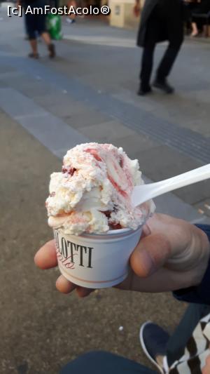 [P20] Inghetata pe Marianhilfestraße » foto by nicraioveanu
 - 
<span class="allrVoted glyphicon glyphicon-heart hidden" id="av767911"></span>
<a class="m-l-10 hidden" id="sv767911" onclick="voting_Foto_DelVot(,767911,461)" role="button">șterge vot <span class="glyphicon glyphicon-remove"></span></a>
<a id="v9767911" class=" c-red"  onclick="voting_Foto_SetVot(767911)" role="button"><span class="glyphicon glyphicon-heart-empty"></span> <b>LIKE</b> = Votează poza</a> <img class="hidden"  id="f767911W9" src="/imagini/loader.gif" border="0" /><span class="AjErrMes hidden" id="e767911ErM"></span>