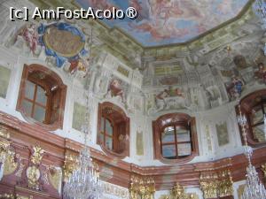 [P05] Sala de marmura rosiatica, locul de desfasurare a unor evenimente istorice importante. In aceasta sala, la 15 mai 1955, a fost semnat Tratatul de stat austriac de catre Leopold Figl si reprezentanti ai celor patru puteri ocupante, Regatul Unit, Franta, Uniunea Sovietica si SUA.  » foto by geani anto
 - 
<span class="allrVoted glyphicon glyphicon-heart hidden" id="av1400879"></span>
<a class="m-l-10 hidden" id="sv1400879" onclick="voting_Foto_DelVot(,1400879,461)" role="button">șterge vot <span class="glyphicon glyphicon-remove"></span></a>
<a id="v91400879" class=" c-red"  onclick="voting_Foto_SetVot(1400879)" role="button"><span class="glyphicon glyphicon-heart-empty"></span> <b>LIKE</b> = Votează poza</a> <img class="hidden"  id="f1400879W9" src="/imagini/loader.gif" border="0" /><span class="AjErrMes hidden" id="e1400879ErM"></span>