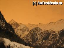 [P10x] Fenomenul de foehn(portocaliul provine de la nisipul din atmosfera adus tocmai din Sahara de vanturile mediteraneene, fenomen care se manifesta aici in Alpi, care constituie o bariera naturala) » foto by raul
 - 
<span class="allrVoted glyphicon glyphicon-heart hidden" id="av5532"></span>
<a class="m-l-10 hidden" id="sv5532" onclick="voting_Foto_DelVot(,5532,464)" role="button">șterge vot <span class="glyphicon glyphicon-remove"></span></a>
<a id="v95532" class=" c-red"  onclick="voting_Foto_SetVot(5532)" role="button"><span class="glyphicon glyphicon-heart-empty"></span> <b>LIKE</b> = Votează poza</a> <img class="hidden"  id="f5532W9" src="/imagini/loader.gif" border="0" /><span class="AjErrMes hidden" id="e5532ErM"></span>