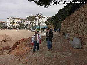 [P26] Lloret de Mar - Plaja Fenals (în spate), în plan îndepărtat hotelul Surf Mar » foto by Mitica49
 - 
<span class="allrVoted glyphicon glyphicon-heart hidden" id="av548921"></span>
<a class="m-l-10 hidden" id="sv548921" onclick="voting_Foto_DelVot(,548921,479)" role="button">șterge vot <span class="glyphicon glyphicon-remove"></span></a>
<a id="v9548921" class=" c-red"  onclick="voting_Foto_SetVot(548921)" role="button"><span class="glyphicon glyphicon-heart-empty"></span> <b>LIKE</b> = Votează poza</a> <img class="hidden"  id="f548921W9" src="/imagini/loader.gif" border="0" /><span class="AjErrMes hidden" id="e548921ErM"></span>