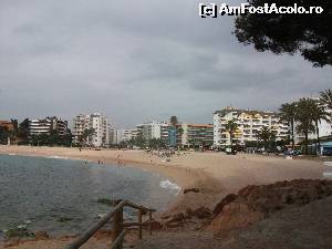 [P27] Lloret de Mar - Plaja Fenals și hotelul Surf Mar (cu balcoane albastre)  » foto by Mitica49
 - 
<span class="allrVoted glyphicon glyphicon-heart hidden" id="av548922"></span>
<a class="m-l-10 hidden" id="sv548922" onclick="voting_Foto_DelVot(,548922,479)" role="button">șterge vot <span class="glyphicon glyphicon-remove"></span></a>
<a id="v9548922" class=" c-red"  onclick="voting_Foto_SetVot(548922)" role="button"><span class="glyphicon glyphicon-heart-empty"></span> <b>LIKE</b> = Votează poza</a> <img class="hidden"  id="f548922W9" src="/imagini/loader.gif" border="0" /><span class="AjErrMes hidden" id="e548922ErM"></span>