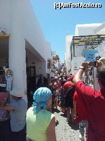 [P03] Aglomeratie mare la intrarea in orasul Oia, Santorini » foto by popescuionut
 - 
<span class="allrVoted glyphicon glyphicon-heart hidden" id="av446782"></span>
<a class="m-l-10 hidden" id="sv446782" onclick="voting_Foto_DelVot(,446782,481)" role="button">șterge vot <span class="glyphicon glyphicon-remove"></span></a>
<a id="v9446782" class=" c-red"  onclick="voting_Foto_SetVot(446782)" role="button"><span class="glyphicon glyphicon-heart-empty"></span> <b>LIKE</b> = Votează poza</a> <img class="hidden"  id="f446782W9" src="/imagini/loader.gif" border="0" /><span class="AjErrMes hidden" id="e446782ErM"></span>