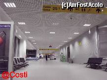 [P02] Pe culoarele pustii ale aeroportului, doar câţiva pasageri ai cursei Blue Air mai animă puţin peisajul » foto by Costi
 - 
<span class="allrVoted glyphicon glyphicon-heart hidden" id="av254391"></span>
<a class="m-l-10 hidden" id="sv254391" onclick="voting_Foto_DelVot(,254391,516)" role="button">șterge vot <span class="glyphicon glyphicon-remove"></span></a>
<a id="v9254391" class=" c-red"  onclick="voting_Foto_SetVot(254391)" role="button"><span class="glyphicon glyphicon-heart-empty"></span> <b>LIKE</b> = Votează poza</a> <img class="hidden"  id="f254391W9" src="/imagini/loader.gif" border="0" /><span class="AjErrMes hidden" id="e254391ErM"></span>