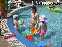 [P07] Vreme f buna...la piscina cu copilasii » foto by georgeroiu
 - 
<span class="allrVoted glyphicon glyphicon-heart hidden" id="av253055"></span>
<a class="m-l-10 hidden" id="sv253055" onclick="voting_Foto_DelVot(,253055,549)" role="button">șterge vot <span class="glyphicon glyphicon-remove"></span></a>
<a id="v9253055" class=" c-red"  onclick="voting_Foto_SetVot(253055)" role="button"><span class="glyphicon glyphicon-heart-empty"></span> <b>LIKE</b> = Votează poza</a> <img class="hidden"  id="f253055W9" src="/imagini/loader.gif" border="0" /><span class="AjErrMes hidden" id="e253055ErM"></span>