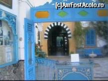 [P08] Una din curtile interioare ale caselor din Sidi Bou Said.
Aceste ornamente sunt folosite pe suvenirurile cu care pleaca turistii spre tarile lor. » foto by modest
 - 
<span class="allrVoted glyphicon glyphicon-heart hidden" id="av227899"></span>
<a class="m-l-10 hidden" id="sv227899" onclick="voting_Foto_DelVot(,227899,555)" role="button">șterge vot <span class="glyphicon glyphicon-remove"></span></a>
<a id="v9227899" class=" c-red"  onclick="voting_Foto_SetVot(227899)" role="button"><span class="glyphicon glyphicon-heart-empty"></span> <b>LIKE</b> = Votează poza</a> <img class="hidden"  id="f227899W9" src="/imagini/loader.gif" border="0" /><span class="AjErrMes hidden" id="e227899ErM"></span>