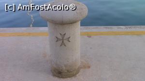 [P56] Crucea Malteza sculptata pe un tangon din micul port de langa hotel.  » foto by ovidiuyepi
 - 
<span class="allrVoted glyphicon glyphicon-heart hidden" id="av1151913"></span>
<a class="m-l-10 hidden" id="sv1151913" onclick="voting_Foto_DelVot(,1151913,556)" role="button">șterge vot <span class="glyphicon glyphicon-remove"></span></a>
<a id="v91151913" class=" c-red"  onclick="voting_Foto_SetVot(1151913)" role="button"><span class="glyphicon glyphicon-heart-empty"></span> <b>LIKE</b> = Votează poza</a> <img class="hidden"  id="f1151913W9" src="/imagini/loader.gif" border="0" /><span class="AjErrMes hidden" id="e1151913ErM"></span>