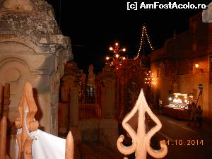 [P18] Festa la Gudja - Luminiţe de sărbătoare şi o tonetă cu bunătăţi.  » foto by iulianic
 - 
<span class="allrVoted glyphicon glyphicon-heart hidden" id="av566568"></span>
<a class="m-l-10 hidden" id="sv566568" onclick="voting_Foto_DelVot(,566568,557)" role="button">șterge vot <span class="glyphicon glyphicon-remove"></span></a>
<a id="v9566568" class=" c-red"  onclick="voting_Foto_SetVot(566568)" role="button"><span class="glyphicon glyphicon-heart-empty"></span> <b>LIKE</b> = Votează poza</a> <img class="hidden"  id="f566568W9" src="/imagini/loader.gif" border="0" /><span class="AjErrMes hidden" id="e566568ErM"></span>