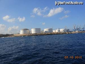 [P101] Plaje şi ţărmuri malteze - Peisaj industrial în Portul Marsaxlokk.  » foto by iulianic
 - 
<span class="allrVoted glyphicon glyphicon-heart hidden" id="av568765"></span>
<a class="m-l-10 hidden" id="sv568765" onclick="voting_Foto_DelVot(,568765,557)" role="button">șterge vot <span class="glyphicon glyphicon-remove"></span></a>
<a id="v9568765" class=" c-red"  onclick="voting_Foto_SetVot(568765)" role="button"><span class="glyphicon glyphicon-heart-empty"></span> <b>LIKE</b> = Votează poza</a> <img class="hidden"  id="f568765W9" src="/imagini/loader.gif" border="0" /><span class="AjErrMes hidden" id="e568765ErM"></span>