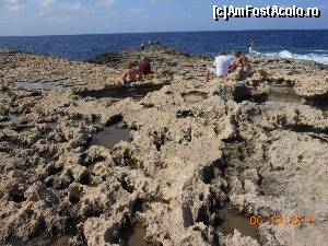 [P31] Plaje şi ţărmuri malteze - Gozo. Lângă Fereastra Albastră unii fac şi plajă.  » foto by iulianic
 - 
<span class="allrVoted glyphicon glyphicon-heart hidden" id="av568693"></span>
<a class="m-l-10 hidden" id="sv568693" onclick="voting_Foto_DelVot(,568693,557)" role="button">șterge vot <span class="glyphicon glyphicon-remove"></span></a>
<a id="v9568693" class=" c-red"  onclick="voting_Foto_SetVot(568693)" role="button"><span class="glyphicon glyphicon-heart-empty"></span> <b>LIKE</b> = Votează poza</a> <img class="hidden"  id="f568693W9" src="/imagini/loader.gif" border="0" /><span class="AjErrMes hidden" id="e568693ErM"></span>