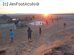 [P03] Chott el Djérid - Turiști admirând și fotografiind răsăritul soarelui.  » foto by iulianic
 - 
<span class="allrVoted glyphicon glyphicon-heart hidden" id="av1078134"></span>
<a class="m-l-10 hidden" id="sv1078134" onclick="voting_Foto_DelVot(,1078134,658)" role="button">șterge vot <span class="glyphicon glyphicon-remove"></span></a>
<a id="v91078134" class=" c-red"  onclick="voting_Foto_SetVot(1078134)" role="button"><span class="glyphicon glyphicon-heart-empty"></span> <b>LIKE</b> = Votează poza</a> <img class="hidden"  id="f1078134W9" src="/imagini/loader.gif" border="0" /><span class="AjErrMes hidden" id="e1078134ErM"></span>