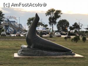 [P03] Statuia Foca » foto by Dan&Ema
 - 
<span class="allrVoted glyphicon glyphicon-heart hidden" id="av992152"></span>
<a class="m-l-10 hidden" id="sv992152" onclick="voting_Foto_DelVot(,992152,766)" role="button">șterge vot <span class="glyphicon glyphicon-remove"></span></a>
<a id="v9992152" class=" c-red"  onclick="voting_Foto_SetVot(992152)" role="button"><span class="glyphicon glyphicon-heart-empty"></span> <b>LIKE</b> = Votează poza</a> <img class="hidden"  id="f992152W9" src="/imagini/loader.gif" border="0" /><span class="AjErrMes hidden" id="e992152ErM"></span>