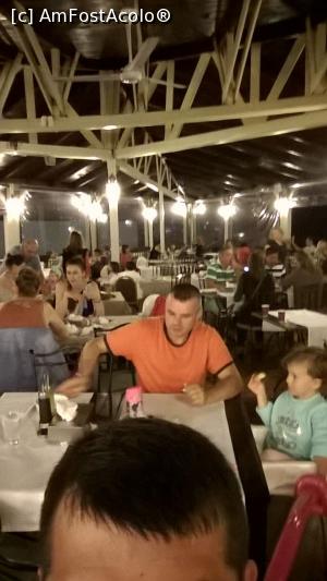 [P20] Terasa acoperita. Este aglomerata datorita nuntii din restaurant.  » foto by DanielG&Family
 - 
<span class="allrVoted glyphicon glyphicon-heart hidden" id="av790252"></span>
<a class="m-l-10 hidden" id="sv790252" onclick="voting_Foto_DelVot(,790252,769)" role="button">șterge vot <span class="glyphicon glyphicon-remove"></span></a>
<a id="v9790252" class=" c-red"  onclick="voting_Foto_SetVot(790252)" role="button"><span class="glyphicon glyphicon-heart-empty"></span> <b>LIKE</b> = Votează poza</a> <img class="hidden"  id="f790252W9" src="/imagini/loader.gif" border="0" /><span class="AjErrMes hidden" id="e790252ErM"></span>