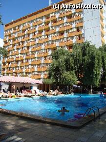 [P06] Hotelul vazut dinspre piscina » foto by cipri
 - 
<span class="allrVoted glyphicon glyphicon-heart hidden" id="av9650"></span>
<a class="m-l-10 hidden" id="sv9650" onclick="voting_Foto_DelVot(,9650,782)" role="button">șterge vot <span class="glyphicon glyphicon-remove"></span></a>
<a id="v99650" class=" c-red"  onclick="voting_Foto_SetVot(9650)" role="button"><span class="glyphicon glyphicon-heart-empty"></span> <b>LIKE</b> = Votează poza</a> <img class="hidden"  id="f9650W9" src="/imagini/loader.gif" border="0" /><span class="AjErrMes hidden" id="e9650ErM"></span>