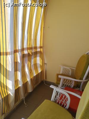 [P14] Balconul de la living, dotat cu scaune confortabile şi draperii. » foto by cris1982
 - 
<span class="allrVoted glyphicon glyphicon-heart hidden" id="av1183504"></span>
<a class="m-l-10 hidden" id="sv1183504" onclick="voting_Foto_DelVot(,1183504,782)" role="button">șterge vot <span class="glyphicon glyphicon-remove"></span></a>
<a id="v91183504" class=" c-red"  onclick="voting_Foto_SetVot(1183504)" role="button"><span class="glyphicon glyphicon-heart-empty"></span> <b>LIKE</b> = Votează poza</a> <img class="hidden"  id="f1183504W9" src="/imagini/loader.gif" border="0" /><span class="AjErrMes hidden" id="e1183504ErM"></span>