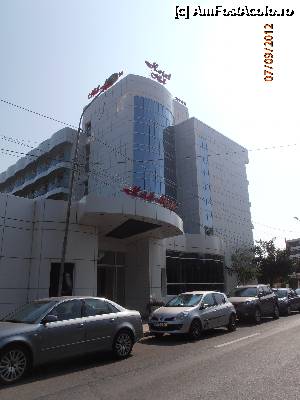 [P13] Hotelul vazut din strada, si o parte din 'parcarea secundara' » foto by LMarinela
 - 
<span class="allrVoted glyphicon glyphicon-heart hidden" id="av366870"></span>
<a class="m-l-10 hidden" id="sv366870" onclick="voting_Foto_DelVot(,366870,839)" role="button">șterge vot <span class="glyphicon glyphicon-remove"></span></a>
<a id="v9366870" class=" c-red"  onclick="voting_Foto_SetVot(366870)" role="button"><span class="glyphicon glyphicon-heart-empty"></span> <b>LIKE</b> = Votează poza</a> <img class="hidden"  id="f366870W9" src="/imagini/loader.gif" border="0" /><span class="AjErrMes hidden" id="e366870ErM"></span>