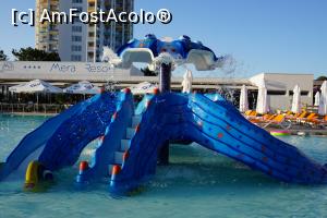 [P14] Unul din cele 2 tobogane din piscina pentru copii.  » foto by ado_lex
 - 
<span class="allrVoted glyphicon glyphicon-heart hidden" id="av812110"></span>
<a class="m-l-10 hidden" id="sv812110" onclick="voting_Foto_DelVot(,812110,846)" role="button">șterge vot <span class="glyphicon glyphicon-remove"></span></a>
<a id="v9812110" class=" c-red"  onclick="voting_Foto_SetVot(812110)" role="button"><span class="glyphicon glyphicon-heart-empty"></span> <b>LIKE</b> = Votează poza</a> <img class="hidden"  id="f812110W9" src="/imagini/loader.gif" border="0" /><span class="AjErrMes hidden" id="e812110ErM"></span>