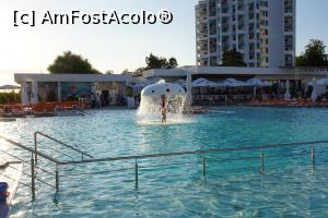 [P17] Piscina pentru adulti vazuta din partea de piscina destinata copiilor.  » foto by ado_lex
 - 
<span class="allrVoted glyphicon glyphicon-heart hidden" id="av812113"></span>
<a class="m-l-10 hidden" id="sv812113" onclick="voting_Foto_DelVot(,812113,846)" role="button">șterge vot <span class="glyphicon glyphicon-remove"></span></a>
<a id="v9812113" class=" c-red"  onclick="voting_Foto_SetVot(812113)" role="button"><span class="glyphicon glyphicon-heart-empty"></span> <b>LIKE</b> = Votează poza</a> <img class="hidden"  id="f812113W9" src="/imagini/loader.gif" border="0" /><span class="AjErrMes hidden" id="e812113ErM"></span>