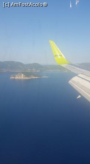 [P50] vedere din avion inainte de aterizare » foto by Bughy82
 - 
<span class="allrVoted glyphicon glyphicon-heart hidden" id="av837860"></span>
<a class="m-l-10 hidden" id="sv837860" onclick="voting_Foto_DelVot(,837860,872)" role="button">șterge vot <span class="glyphicon glyphicon-remove"></span></a>
<a id="v9837860" class=" c-red"  onclick="voting_Foto_SetVot(837860)" role="button"><span class="glyphicon glyphicon-heart-empty"></span> <b>LIKE</b> = Votează poza</a> <img class="hidden"  id="f837860W9" src="/imagini/loader.gif" border="0" /><span class="AjErrMes hidden" id="e837860ErM"></span>