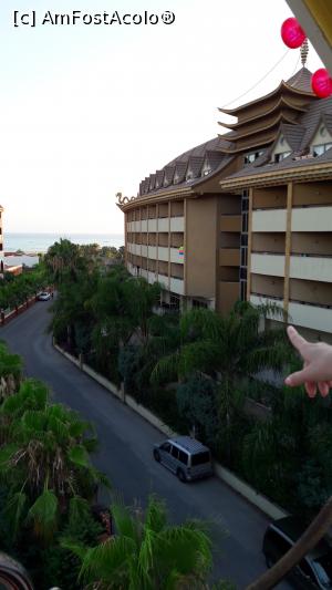[P03] Vedere din roata - de la Luna Park. Hotelul din lateral si marea.  » foto by danyel79
 - 
<span class="allrVoted glyphicon glyphicon-heart hidden" id="av980502"></span>
<a class="m-l-10 hidden" id="sv980502" onclick="voting_Foto_DelVot(,980502,880)" role="button">șterge vot <span class="glyphicon glyphicon-remove"></span></a>
<a id="v9980502" class=" c-red"  onclick="voting_Foto_SetVot(980502)" role="button"><span class="glyphicon glyphicon-heart-empty"></span> <b>LIKE</b> = Votează poza</a> <img class="hidden"  id="f980502W9" src="/imagini/loader.gif" border="0" /><span class="AjErrMes hidden" id="e980502ErM"></span>