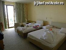 [P04] camera foarte mare: 2 paturi + o canapea.. merge farte bine in formula 2 adulti + 2 copii. » foto by molko*
 - 
<span class="allrVoted glyphicon glyphicon-heart hidden" id="av77729"></span>
<a class="m-l-10 hidden" id="sv77729" onclick="voting_Foto_DelVot(,77729,920)" role="button">șterge vot <span class="glyphicon glyphicon-remove"></span></a>
<a id="v977729" class=" c-red"  onclick="voting_Foto_SetVot(77729)" role="button"><span class="glyphicon glyphicon-heart-empty"></span> <b>LIKE</b> = Votează poza</a> <img class="hidden"  id="f77729W9" src="/imagini/loader.gif" border="0" /><span class="AjErrMes hidden" id="e77729ErM"></span>