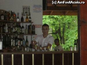 [P23] Itso, barmanul de la pool-bar. Politicos, glumeț și foarte activ. Nu se stătea la coadă pe tura lui.  » foto by Zoazore
 - 
<span class="allrVoted glyphicon glyphicon-heart hidden" id="av637049"></span>
<a class="m-l-10 hidden" id="sv637049" onclick="voting_Foto_DelVot(,637049,976)" role="button">șterge vot <span class="glyphicon glyphicon-remove"></span></a>
<a id="v9637049" class=" c-red"  onclick="voting_Foto_SetVot(637049)" role="button"><span class="glyphicon glyphicon-heart-empty"></span> <b>LIKE</b> = Votează poza</a> <img class="hidden"  id="f637049W9" src="/imagini/loader.gif" border="0" /><span class="AjErrMes hidden" id="e637049ErM"></span>