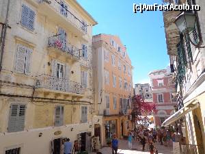 [P18] Corfu Town: deja sute de turisti au iesit la plimbare pe strazile inguste » foto by Ammelie
 - 
<span class="allrVoted glyphicon glyphicon-heart hidden" id="av623592"></span>
<a class="m-l-10 hidden" id="sv623592" onclick="voting_Foto_DelVot(,623592,993)" role="button">șterge vot <span class="glyphicon glyphicon-remove"></span></a>
<a id="v9623592" class=" c-red"  onclick="voting_Foto_SetVot(623592)" role="button"><span class="glyphicon glyphicon-heart-empty"></span> <b>LIKE</b> = Votează poza</a> <img class="hidden"  id="f623592W9" src="/imagini/loader.gif" border="0" /><span class="AjErrMes hidden" id="e623592ErM"></span>