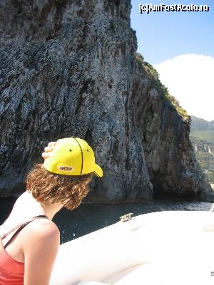 [P13] Plimbare cu barca la grotele marine din Paleokastritsa.  » foto by calatorul
 - 
<span class="allrVoted glyphicon glyphicon-heart hidden" id="av564737"></span>
<a class="m-l-10 hidden" id="sv564737" onclick="voting_Foto_DelVot(,564737,993)" role="button">șterge vot <span class="glyphicon glyphicon-remove"></span></a>
<a id="v9564737" class=" c-red"  onclick="voting_Foto_SetVot(564737)" role="button"><span class="glyphicon glyphicon-heart-empty"></span> <b>LIKE</b> = Votează poza</a> <img class="hidden"  id="f564737W9" src="/imagini/loader.gif" border="0" /><span class="AjErrMes hidden" id="e564737ErM"></span>